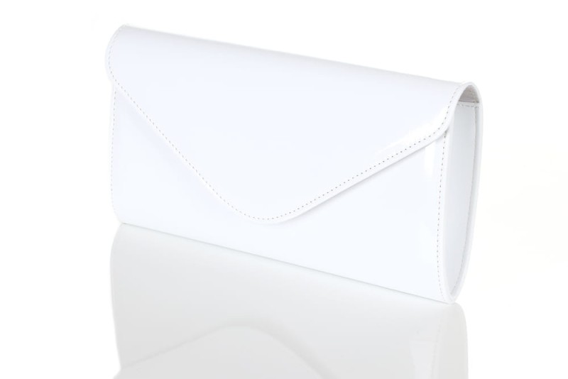 Biała kopertówka - widok z boku