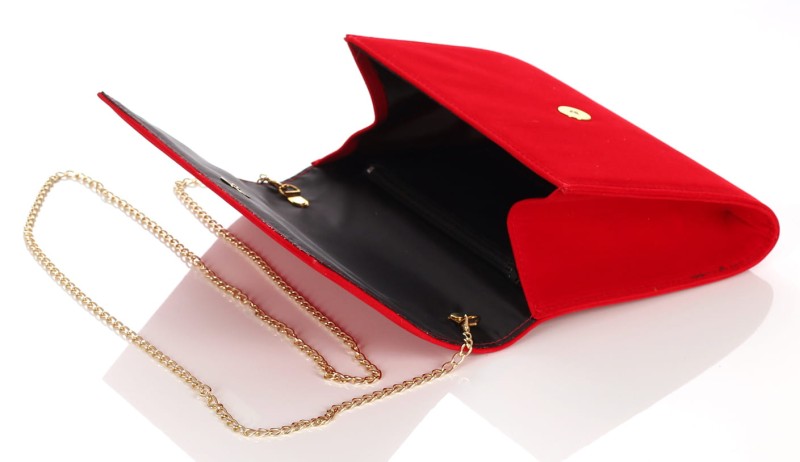 Zamszowa kopertówka czerwona na łańcuszku