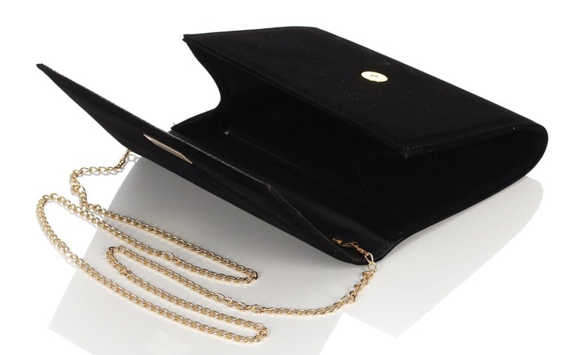 Zamszowa czarna kopertówka na łańcuszku