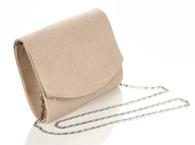Zamszowa kopertówka na łańcuszku beżowa