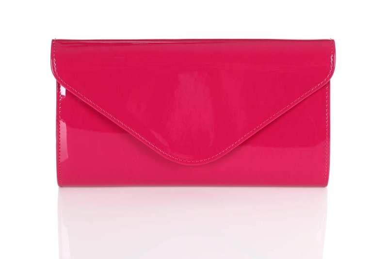 FUKSJA Lakierowana kopertówka