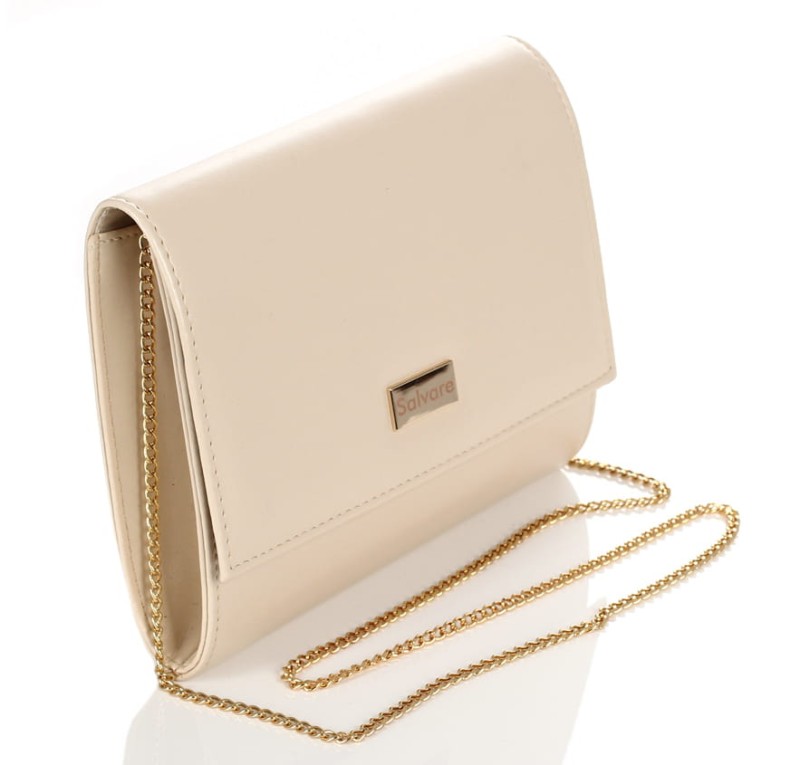 Matowa kopertówka beżowa na łańcuszku W49m