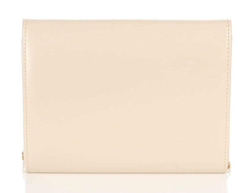 Matowa kopertówka beżowa na łańcuszku W49m