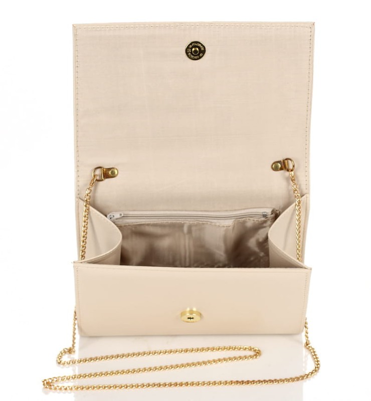 Matowa kopertówka beżowa na łańcuszku W49m