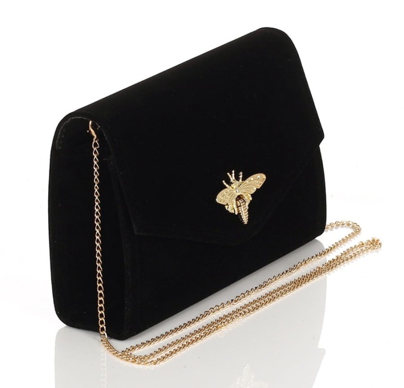 Czarna zamszowa kopertówka na łańcuszku