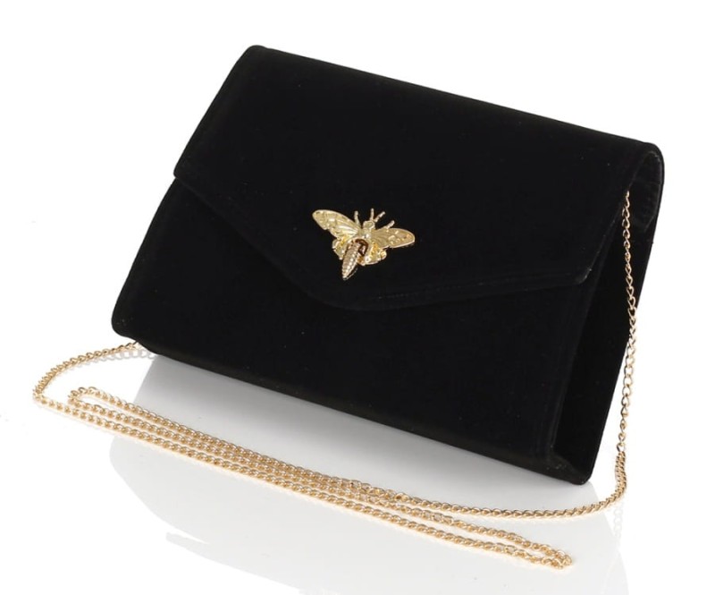 Czarna zamszowa kopertówka na łańcuszku