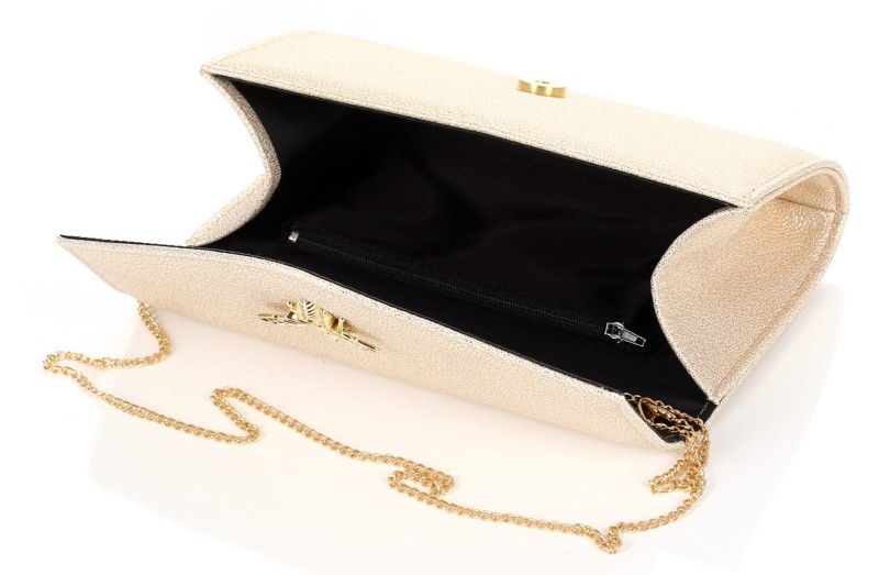 Beżowo złota zgrabna kopertówka na łańcuszku Ważka