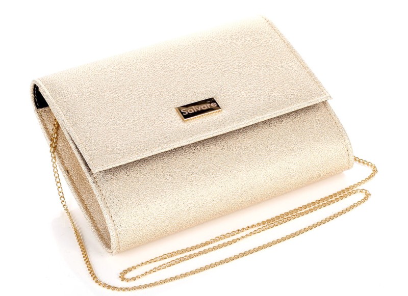 Beżowa pojemna kopertówka na złotym łańcuszku