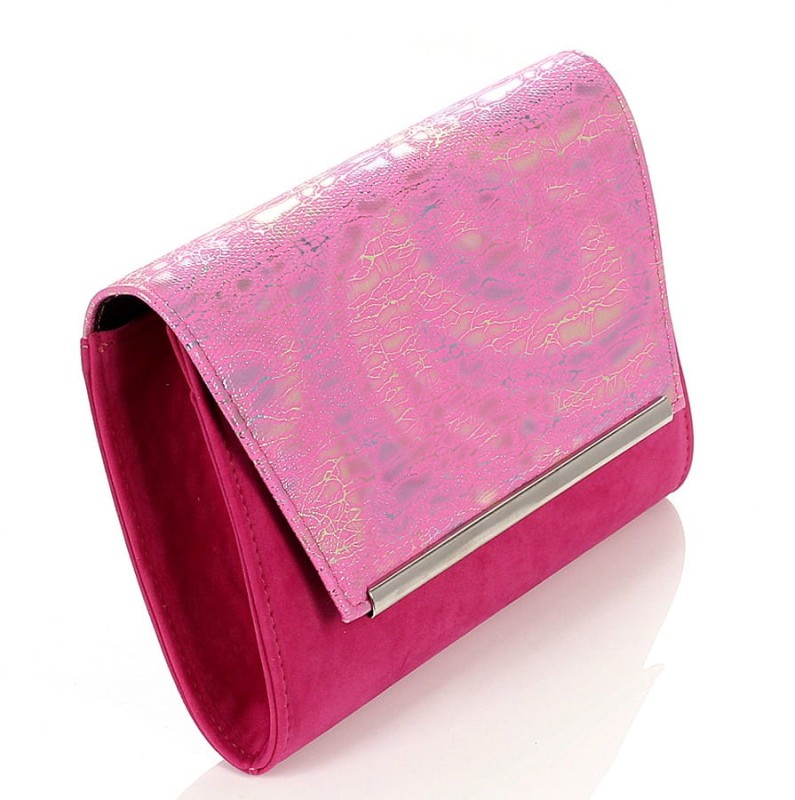 Różowa torebka kopertówka na pasku