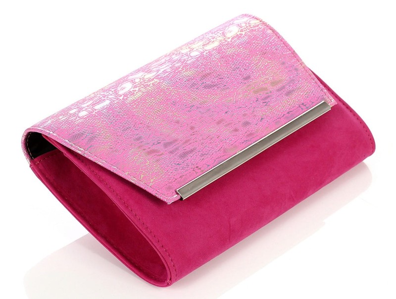 Różowa torebka kopertówka na pasku