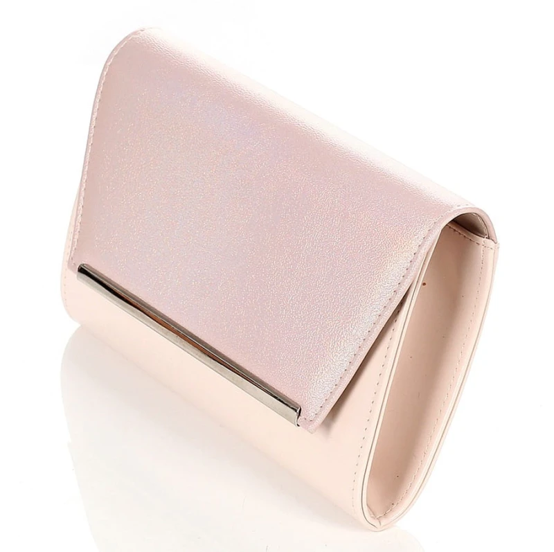 SALVARE Duża jasno różowa torebka kopertówka na pasku