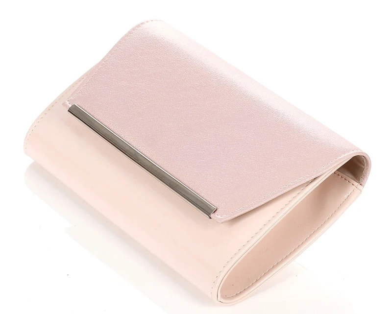 SALVARE Duża jasno różowa torebka kopertówka na pasku