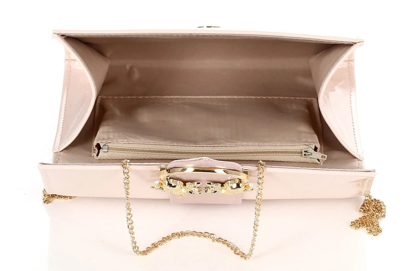 SALVARE Różowa lakierowana torebka kopertówka na łańcuszku