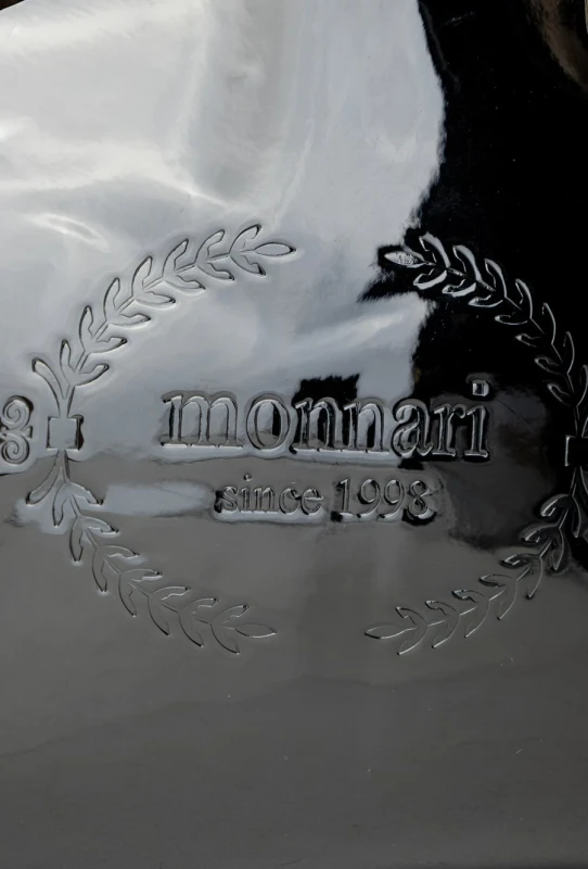 Monnari Premium Collection – lakierowana aktówka na laptop i A4, Jesień–Zima 2025/26