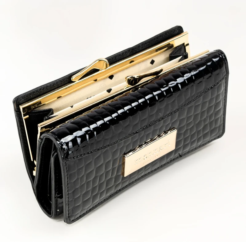 Portfel damski skórzany Monnari czarny lakier wężowa faktura – elegancki i praktyczny