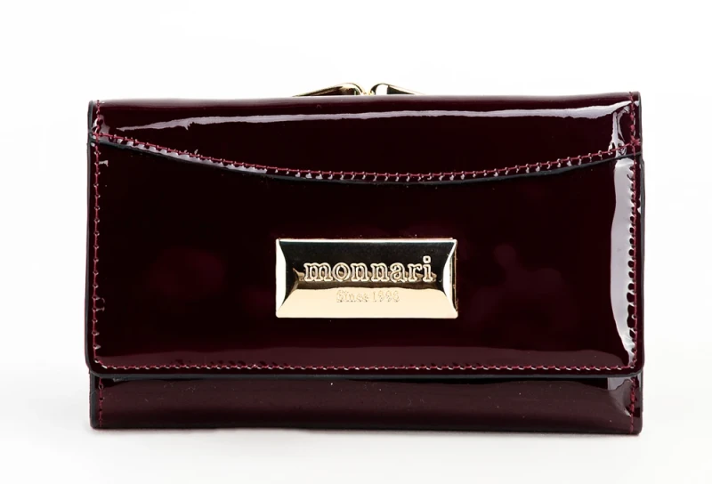 Portfel damski skórzany Monnari burgund lakier wężowa faktura – elegancki i praktyczny