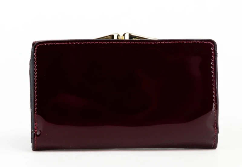 Portfel damski skórzany Monnari burgund lakier wężowa faktura – elegancki i praktyczny