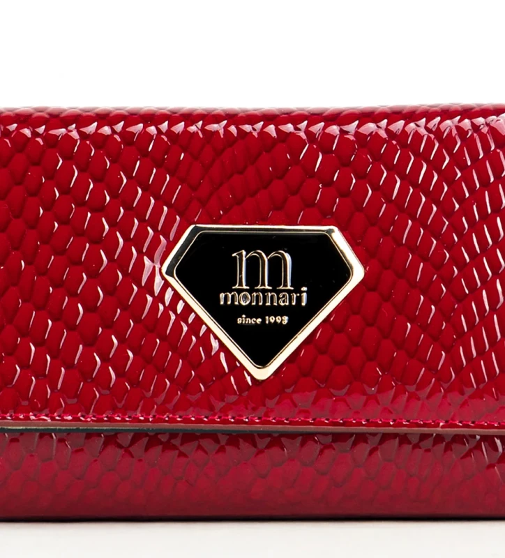 Portfel damski skórzany Monnari czerwony lakier wężowa faktura – elegancki i praktyczny