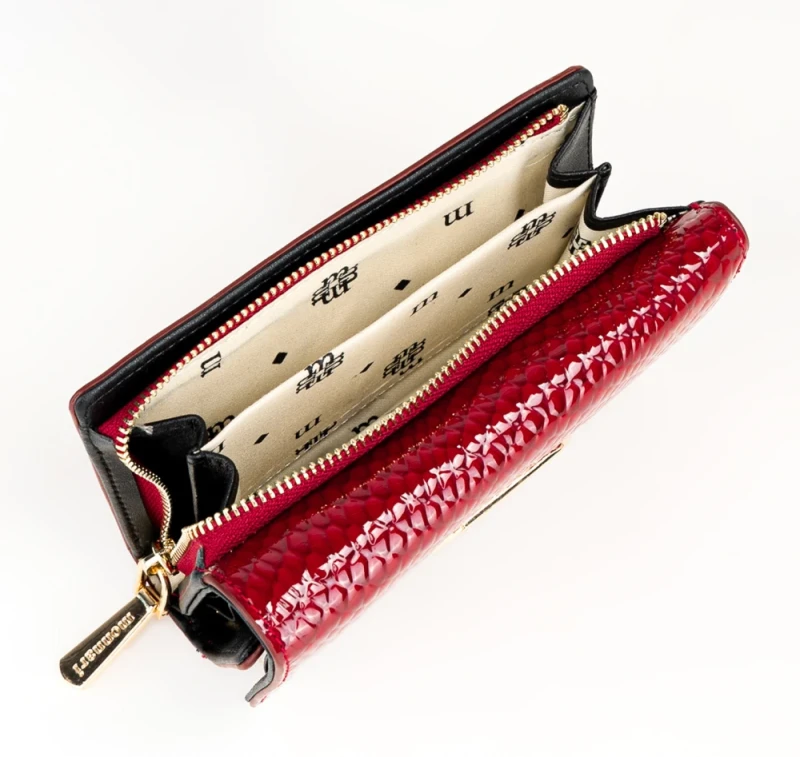 Portfel damski skórzany Monnari czerwony lakier wężowa faktura – elegancki i praktyczny