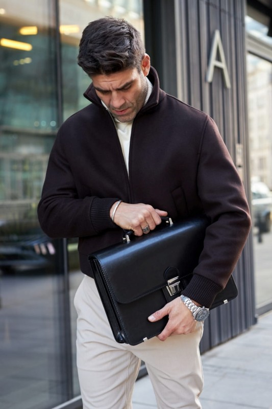 Zgrabna skórzana aktówka TS08 czarna