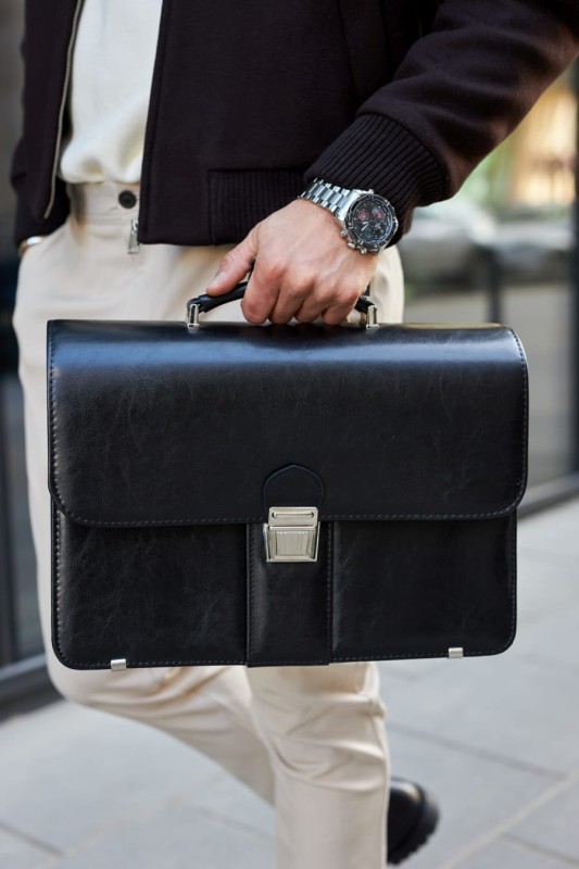 Zgrabna skórzana aktówka TS08 czarna