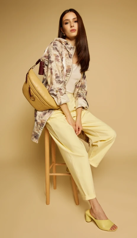 Elegancka Torebka Nerka Damska MONNARI z Szerokim Paskiem i Brelokiem