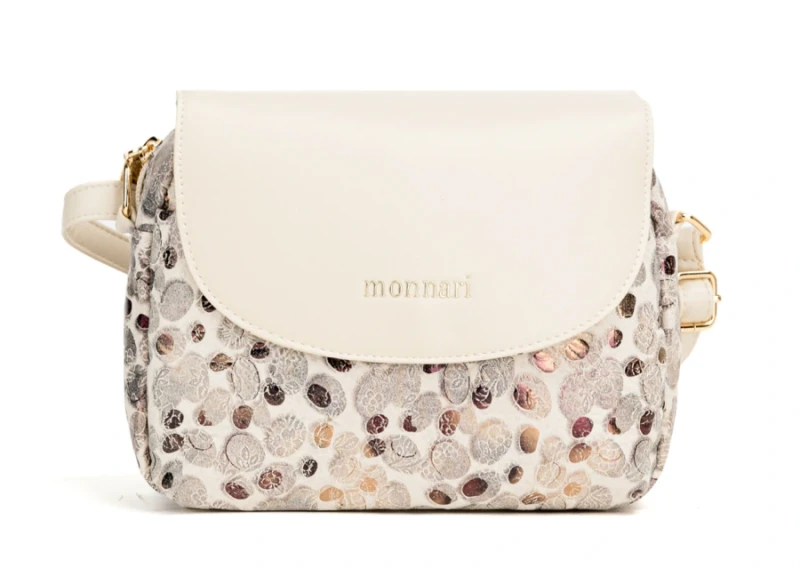 Wzorzysta Torebka Listonoszka MONNARI z Klapą – Mieniący się Materiał i Złote Detale