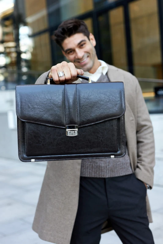 Skórzana aktówka męska na laptopa – Teczka na dokumenty A4 | Polski Producent