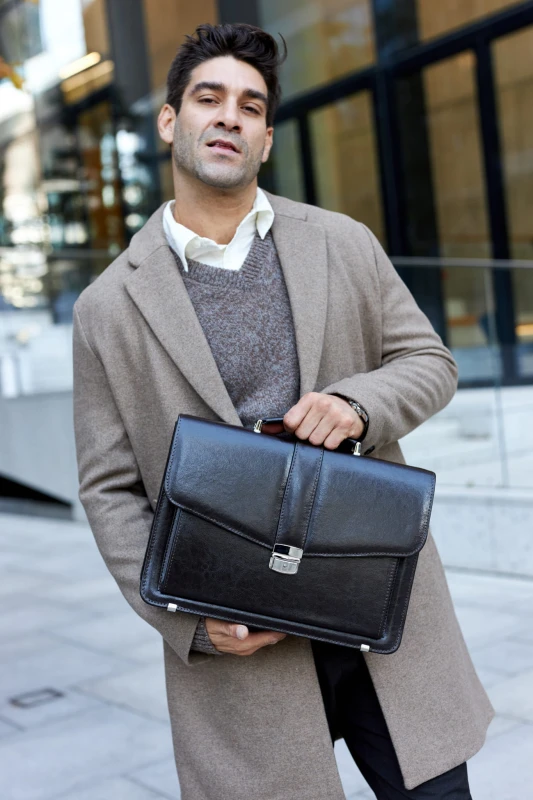 Skórzana aktówka męska na laptopa – Teczka na dokumenty A4 | Polski Producent