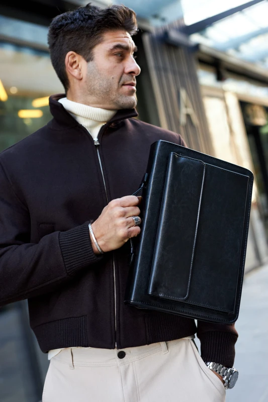 Elegancka Aktówka Męska Skórzana A4 – Czarna Biurowa Torba na Dokumenty z Ringami