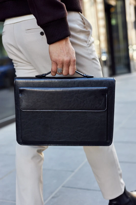 Elegancka Aktówka Męska Skórzana A4 – Czarna Biurowa Torba na Dokumenty z Ringami