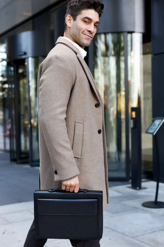 Elegancka Aktówka Męska A4 – Biznesowy Organizer z Mechanizmem Ringowym i Klipsem