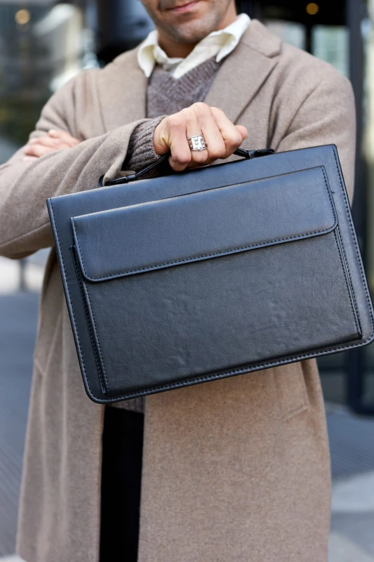 Elegancka Aktówka Męska A4 – Biznesowy Organizer z Mechanizmem Ringowym i Klipsem