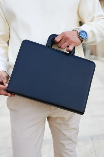 Elegancka Aktówka Męska A4 – Stylowa Teczka Konferencyjna z Ringiem i Klipsem