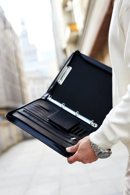 Elegancka Aktówka A4 Tizano BW05 – Biuwar Konferencyjny z Ringami i Klipsem