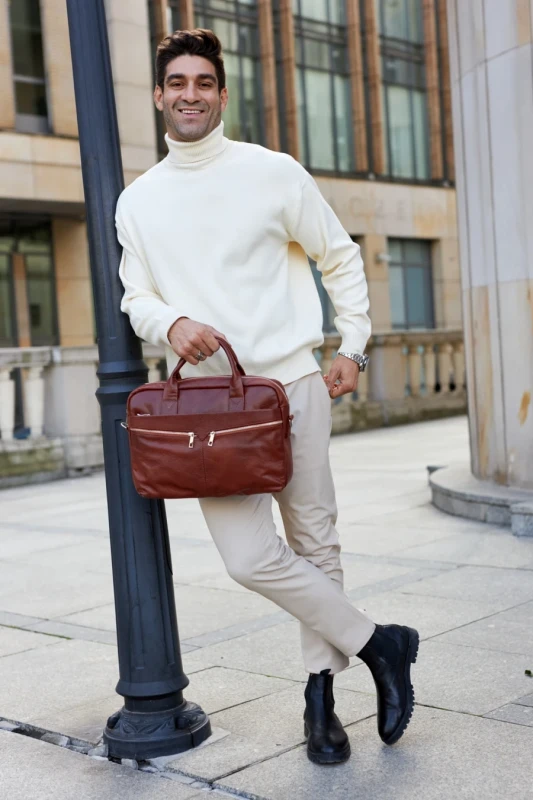 Brązowa skórzana torba męska Tizano z kieszeniami i długim paskiem