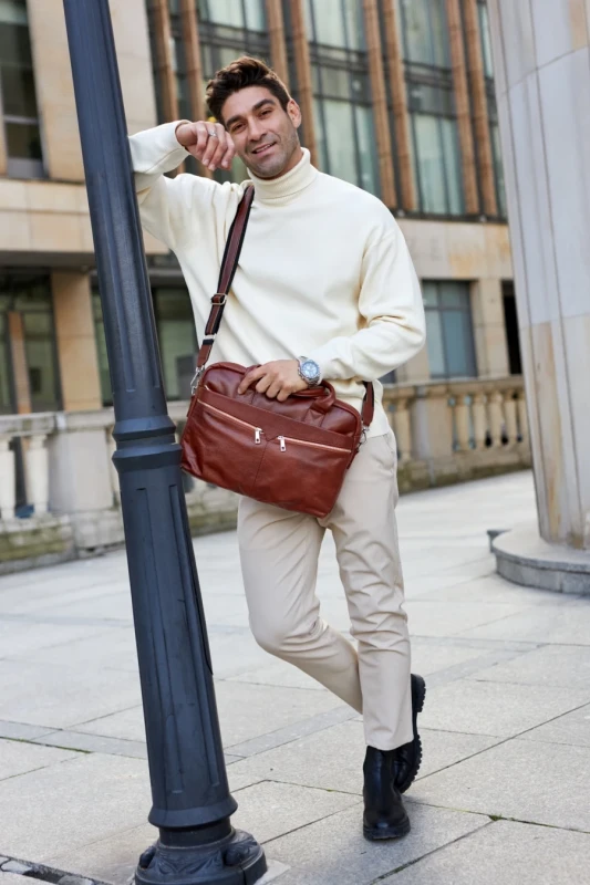 Brązowa skórzana torba męska Tizano z kieszeniami i długim paskiem