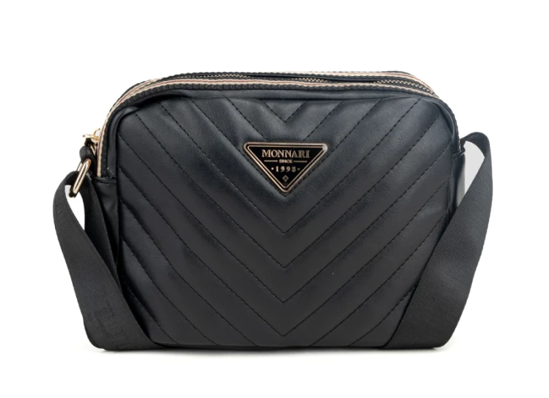 Czarna Torebka Listonoszka Monnari – Pikowany Front i Szeroki Pasek