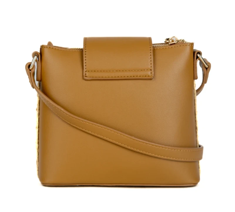 Beżowo-brązowa Listonoszka Monnari z Plecionką – Kolekcja Wiosna-Lato 2026 | Sklep Centrummodnychtorebek.pl