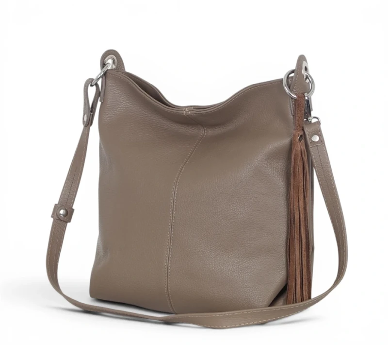 Włoska Torebka Worek Vera Pelle z Frędzlem – Skórzany Hobo Bag | Made in Italy | Taupe