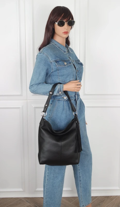 Włoska Torebka Worek Vera Pelle z Frędzlem – Skórzany Hobo Bag | Made in Italy | Czarna