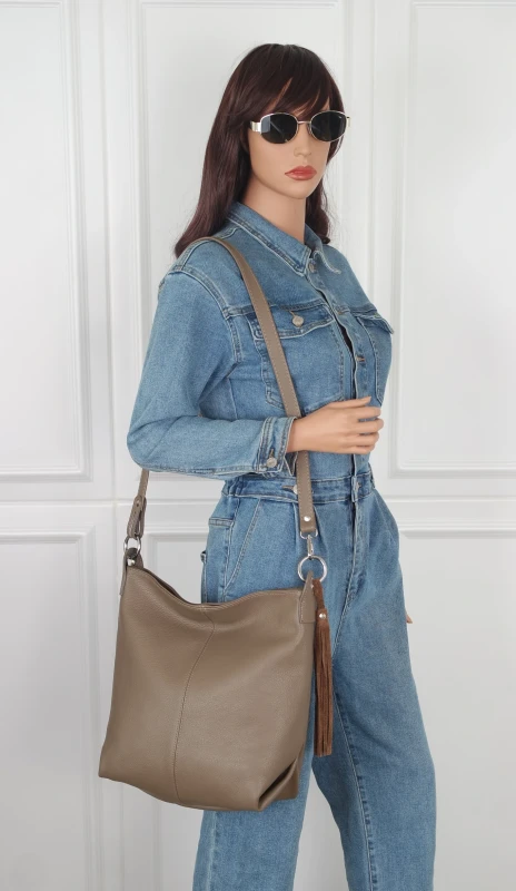 Włoska Torebka Worek Vera Pelle z Frędzlem – Skórzany Hobo Bag | Made in Italy | Taupe