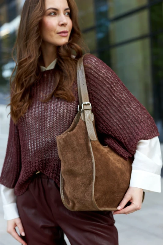 Włoska Torebka Skórzana Vera Pelle – Zamszowy Shopper z Wężowym Motywem | Taupe