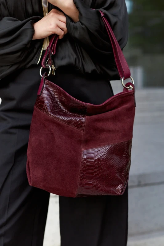 Włoska Torebka Worek Vera Pelle – Skórzany Hobo Bag | Zamsz i Skóra Naturalna | Burgund