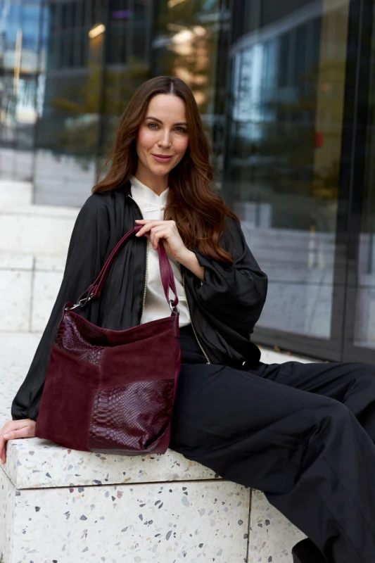 Włoska Torebka Worek Vera Pelle – Skórzany Hobo Bag | Zamsz i Skóra Naturalna | Burgund
