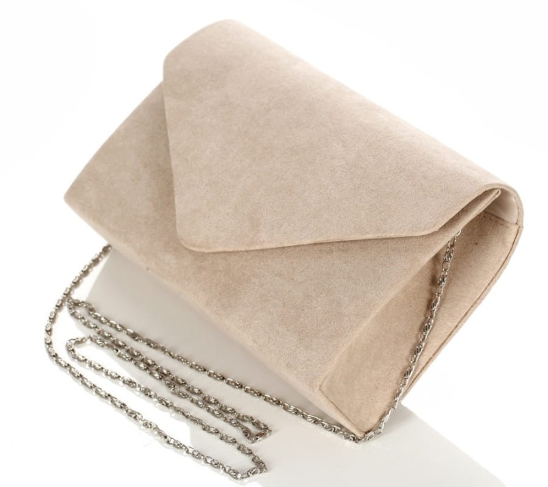 Efektowna beżowa kopertówka na łańcuszku